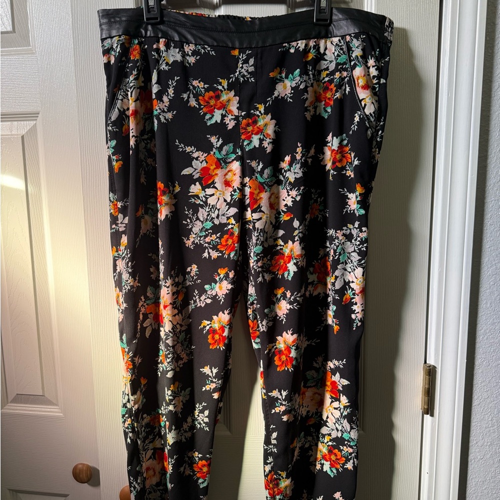 Jessica Simpson Black Floral Women's Pants